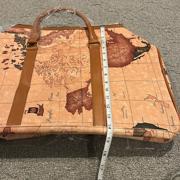 NWT Travel Bag Neoprene Map Print W/Double Handles & Adjustable Strap 19x14x10 - Picture 8 of 9